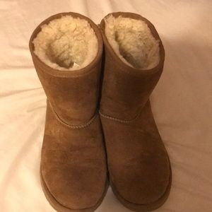⚡️FLASH SALE ⚡️Classic Tan Ugg Boots